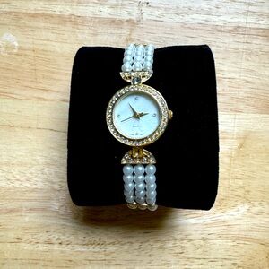 Vintage ladies watch - costume jewelry